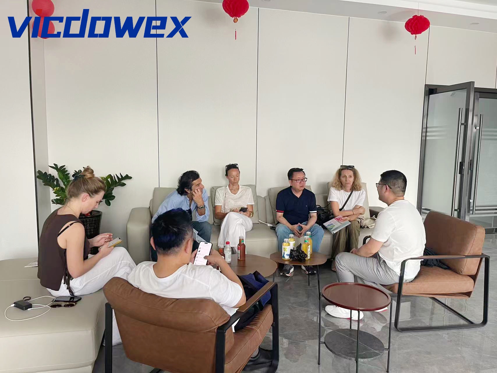 vicdowex-team-and-italian-delegation-group-photo01.jpg