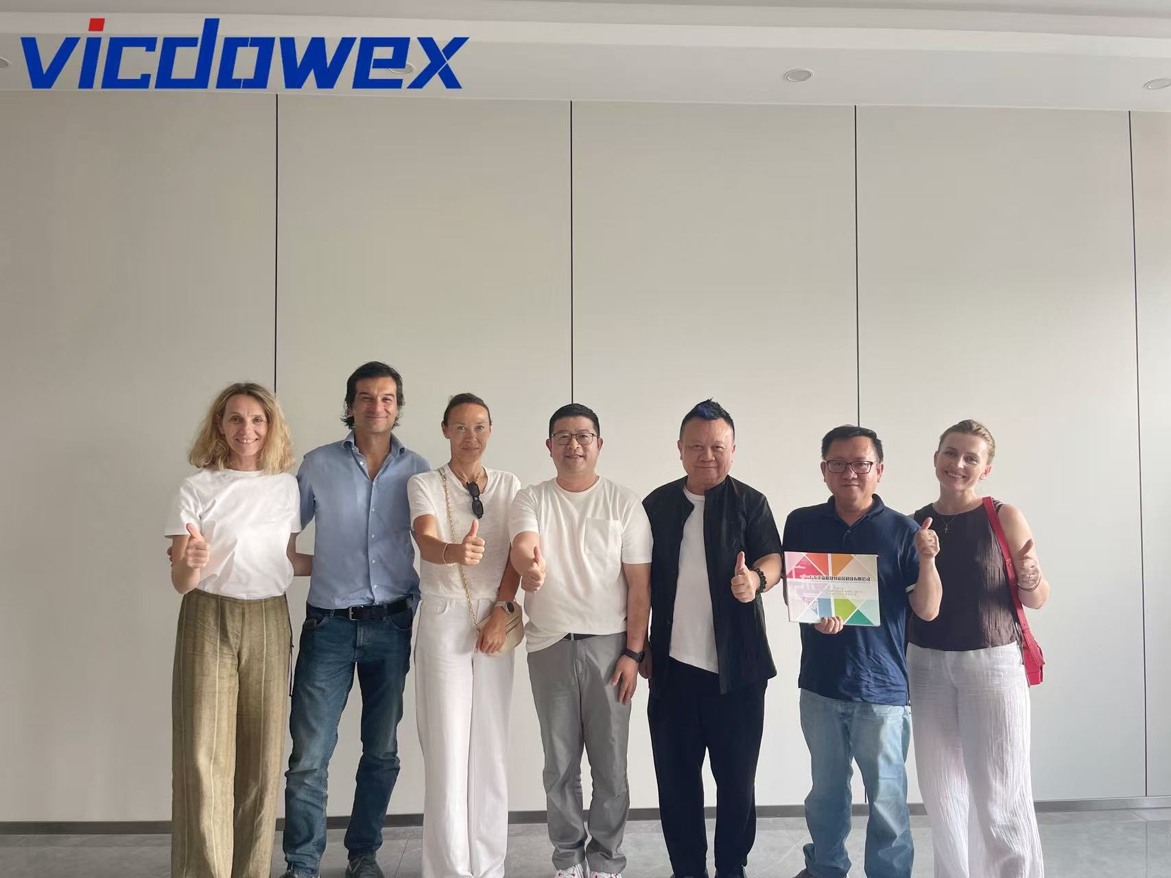 vicdowex-team-and-italian-delegation-group-photo02.jpg