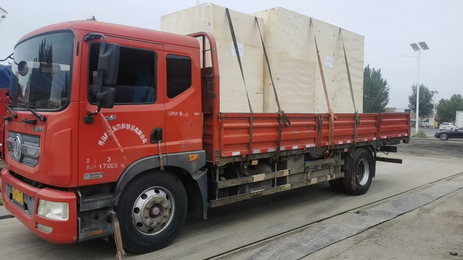Entrega da máquina de rebarbação de metais R-RD1000