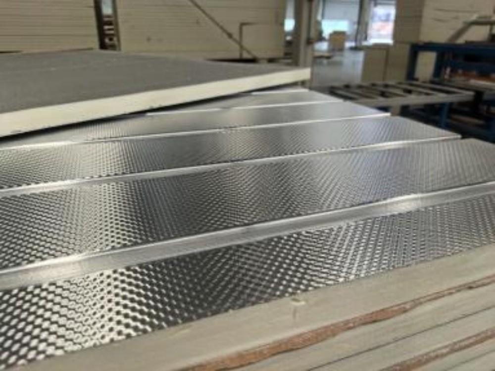 PU-Edge Sealed Rock Wool Sandwich Panel (1).png