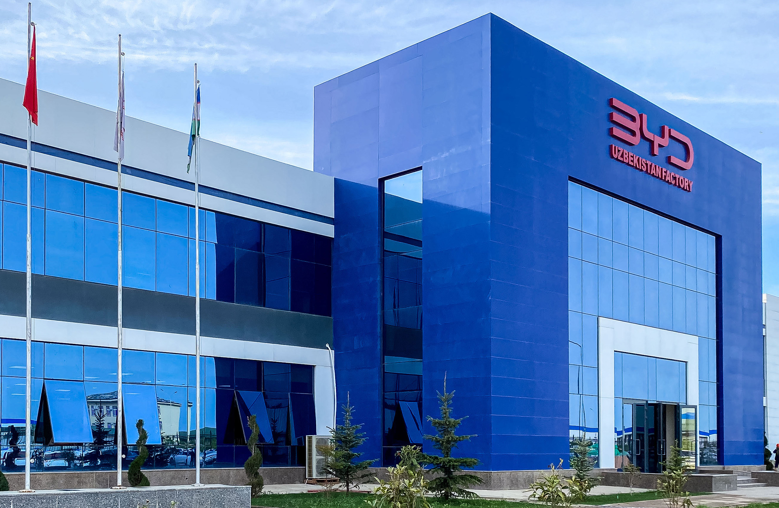 Wall panel installation project at BYD Semiconductor production facility, Chengdu