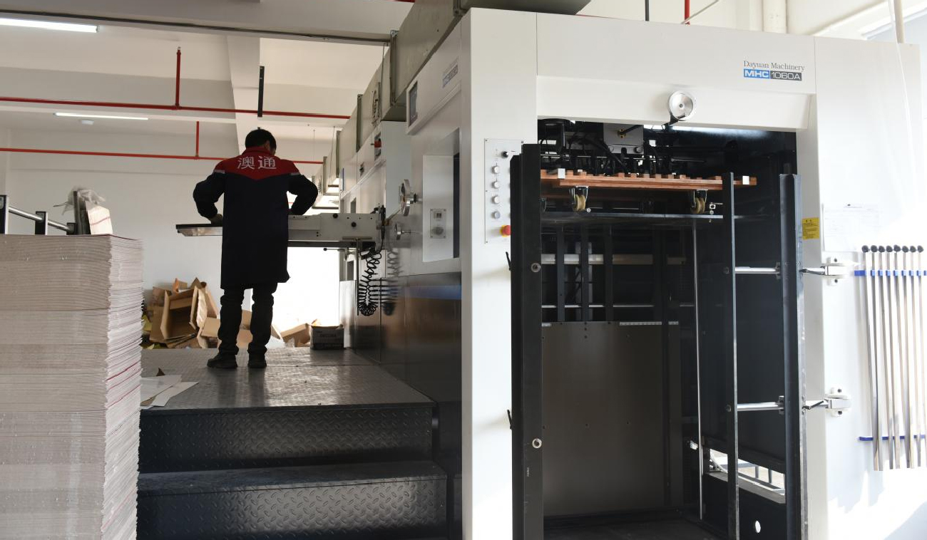 What-hardware-equipment-do-cake-board-manufacturers-need2.jpg