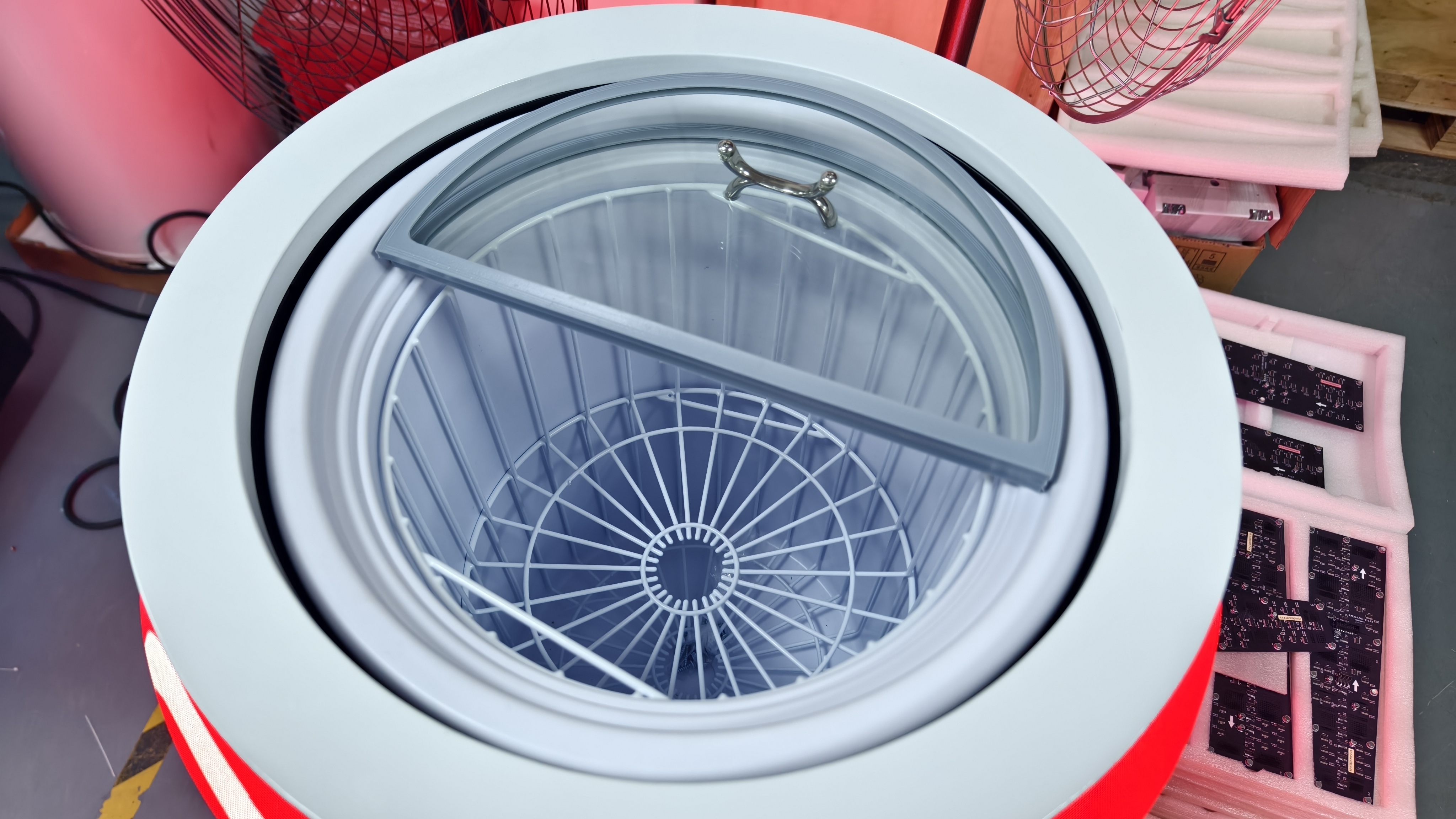 5 Eingebauter 50-Liter-Kühlschrank