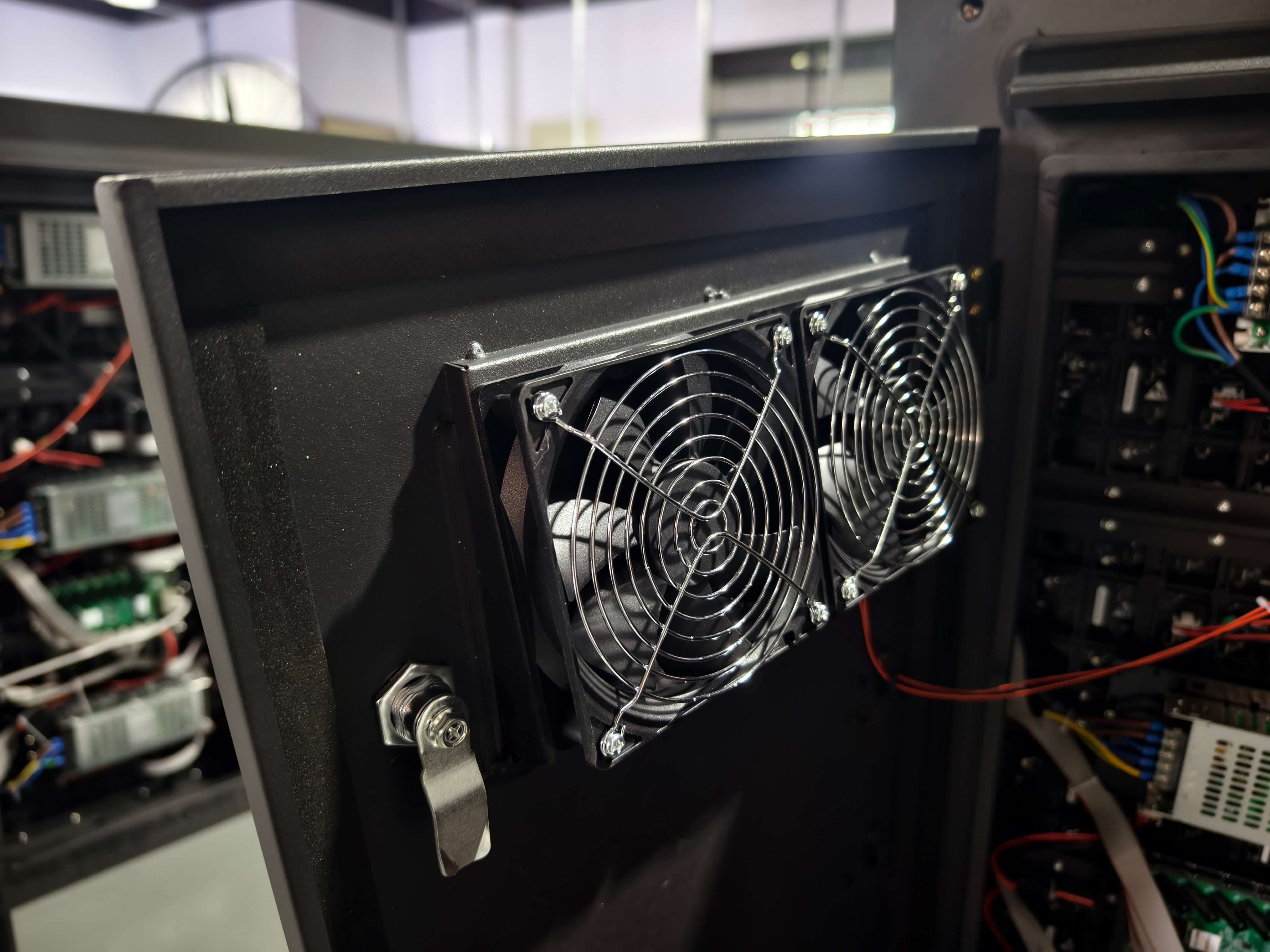 4Outdoor screen heat dissipation upgrade
