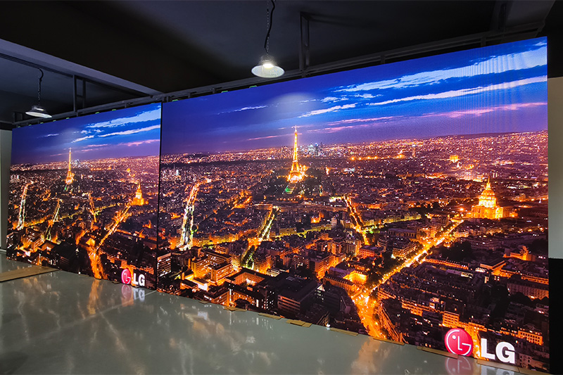 Unser 61 m² großer, hochwertiger LED-Mietbildschirm wurde erfolgreich nach Europa exportiert und eignet sich dank seiner robusten Spezifikationen hervorragend für internationale Umgebungen.