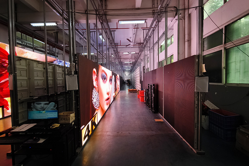2.77mm Ultra-Thin 26.5kg Lightweight Aluminum Chassis Outdoor LED Screen.jpg