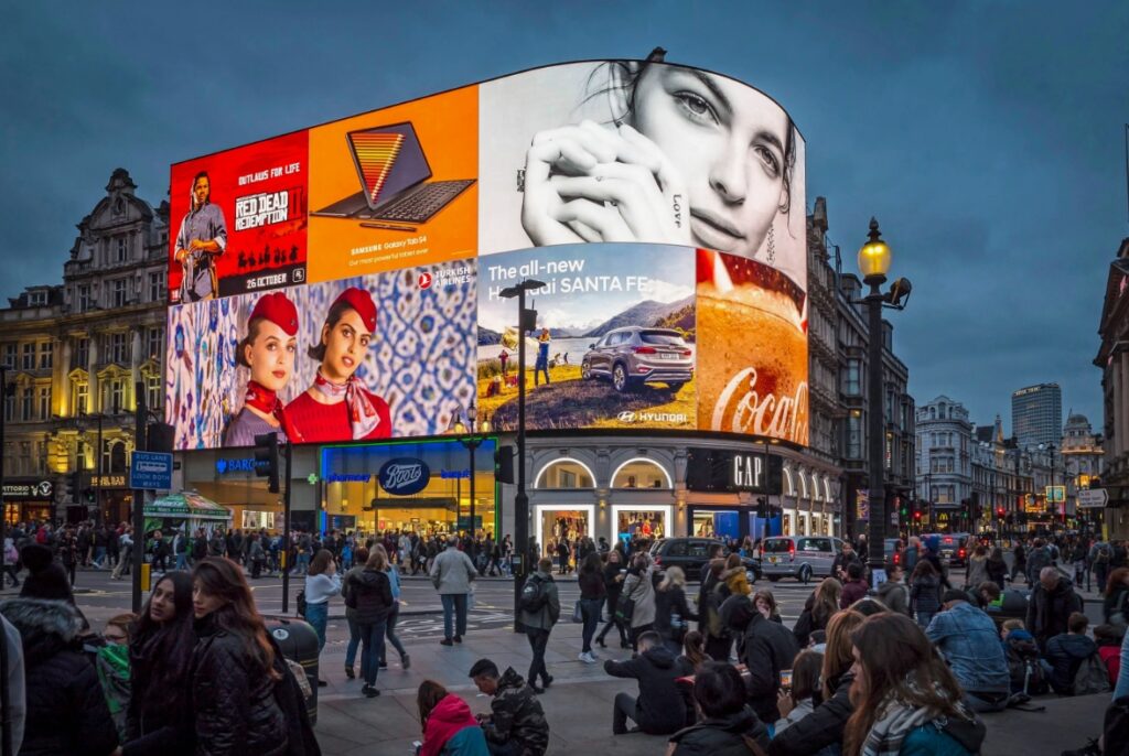 Creative-LED-screen-in-Piccadilly-Plaza-London-1024x686.jpg