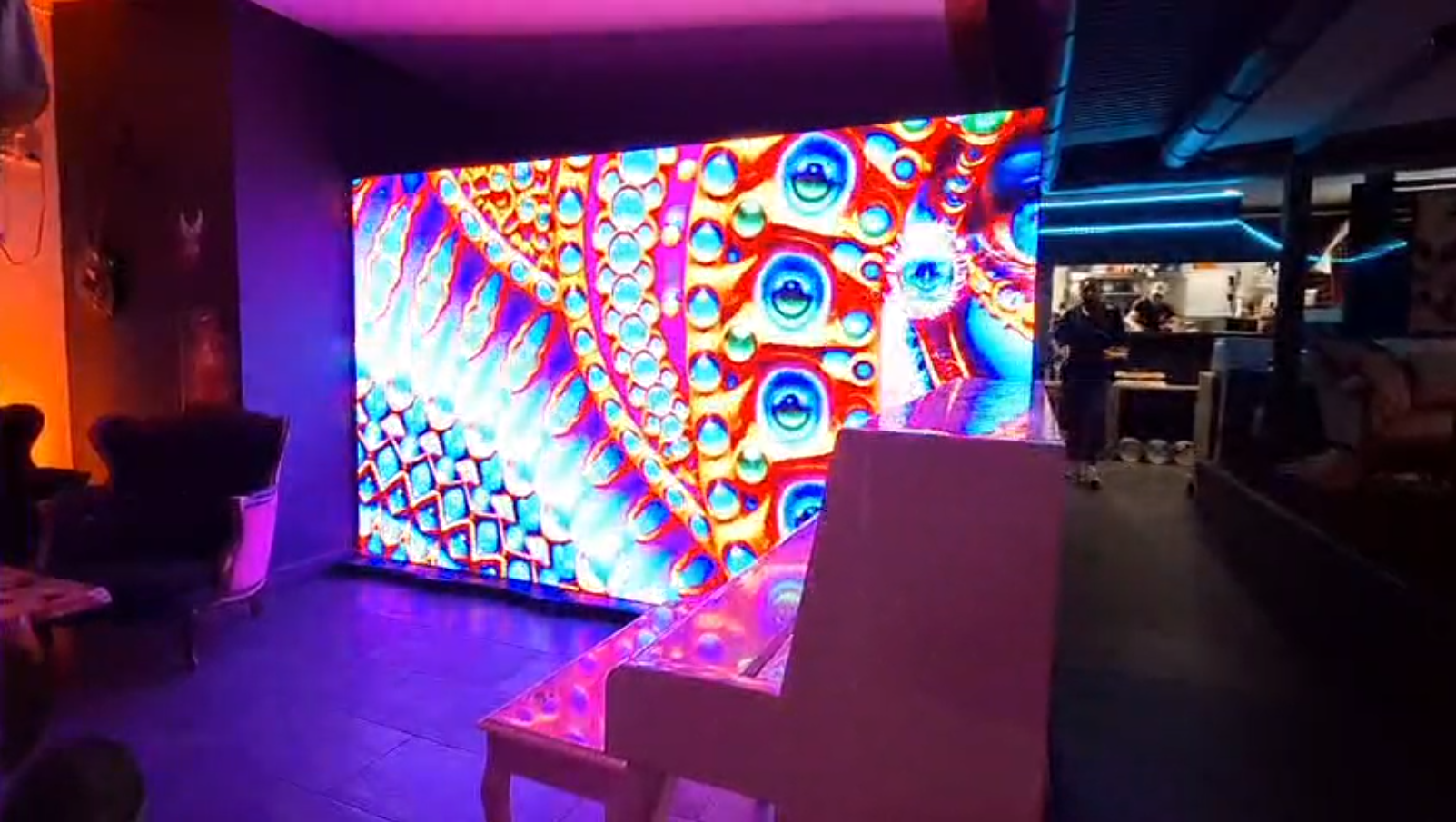 Lino Visino Completes 5pcs Outdoor P2.5 LED Poster Display Installation in Réunion
