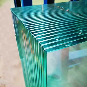 Karastatud klaas suitsetamiseks ja bussijaama varjualuse jaoks