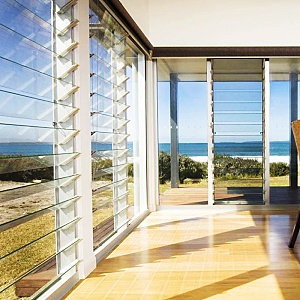 Steklo z žaluzijami