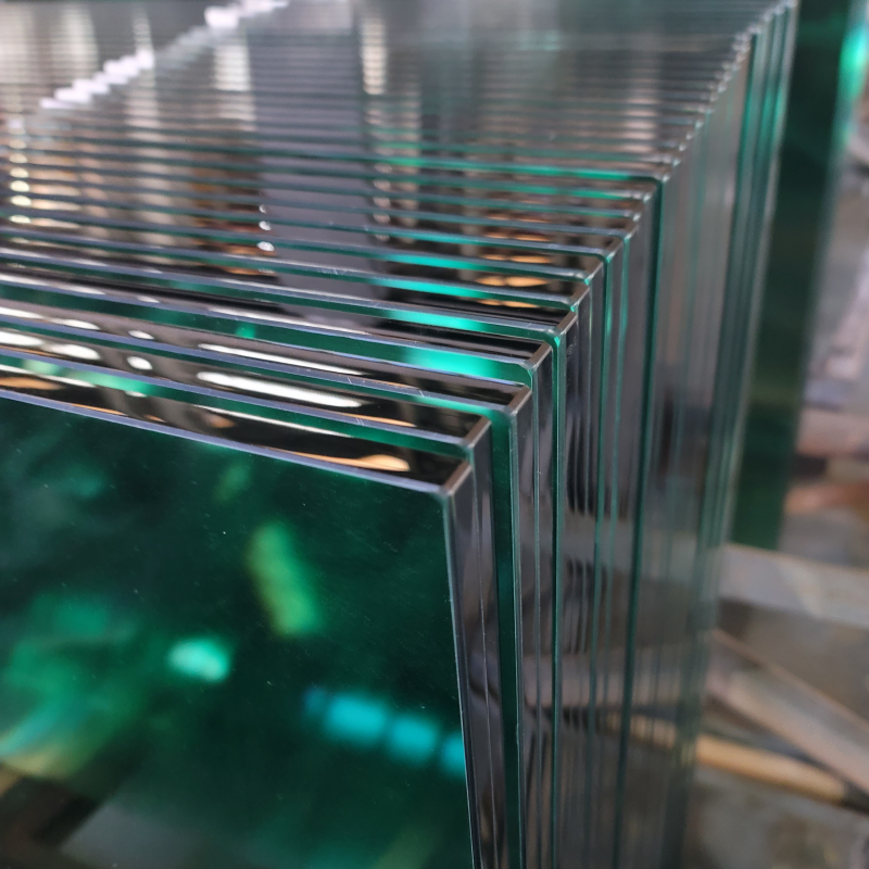 12mm透明強化ガラス製プールフェンスで安全性を向上