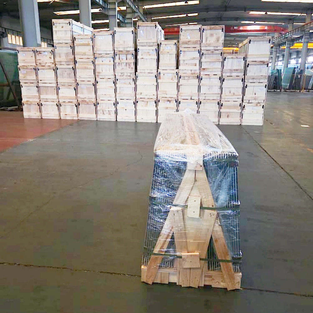 10mm Tempered Glass Sliding Walls with Wooden Pallets