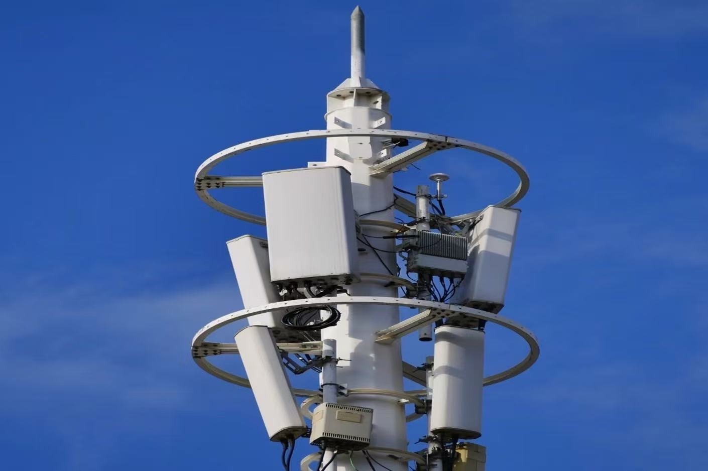Key Challenges in 5G Indoor Coverage: Interference and Channel Imbalance