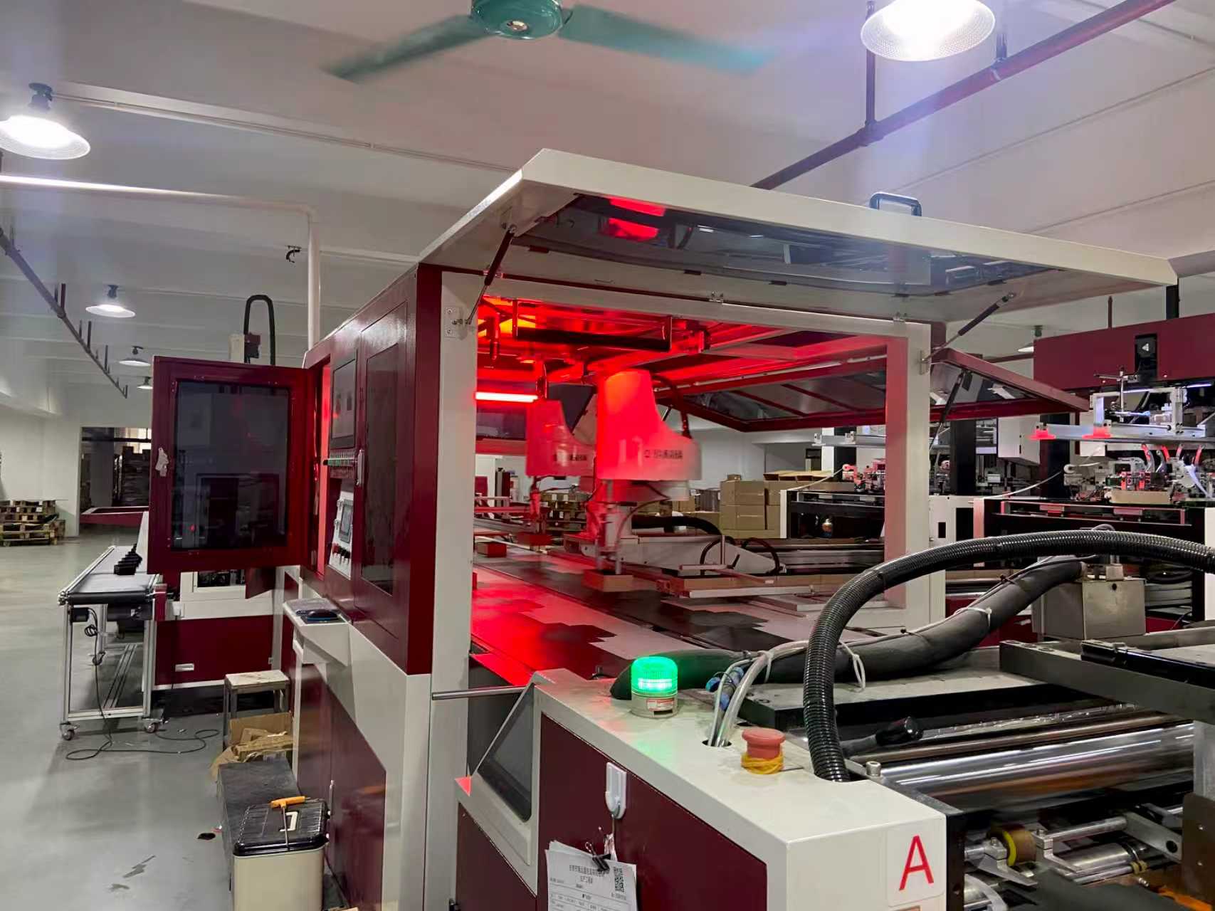 Duhong Automatic Gluing Machine: Reliable Solution for Diverse Paper Types in Rigid Gift Box Production