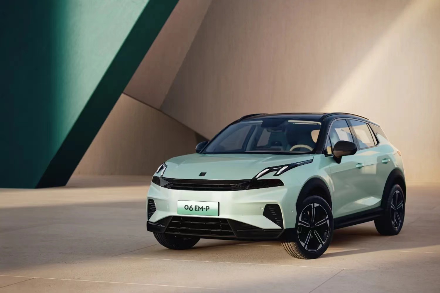 Lynk & Co 06 electricda8