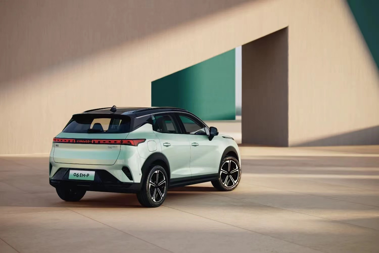 Lynk & Co 06 cargtb