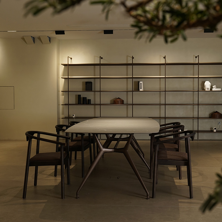 Manta Modern Aluminum Legs Dining Table