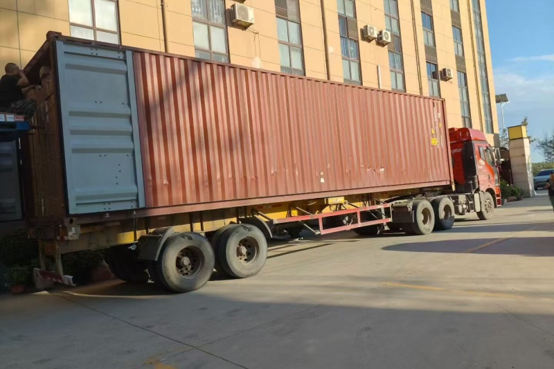 Mingshi Salon Furniture liefert einen vollen Container mit Kosmetikliegen an langjährigen US-Partner