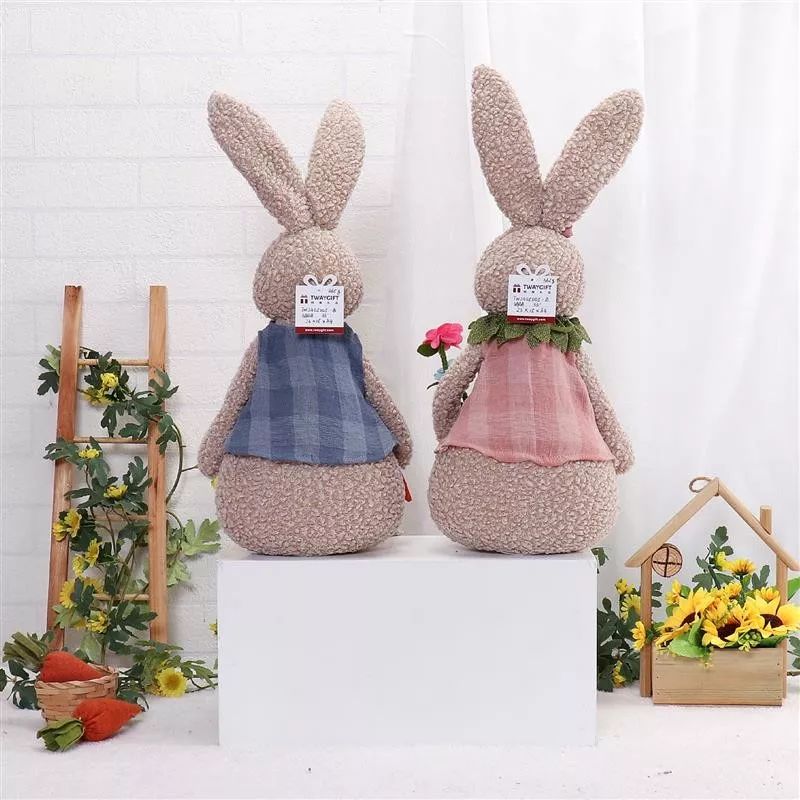 Lapin à pattes pendantes de 84 cm avec lumière chaude