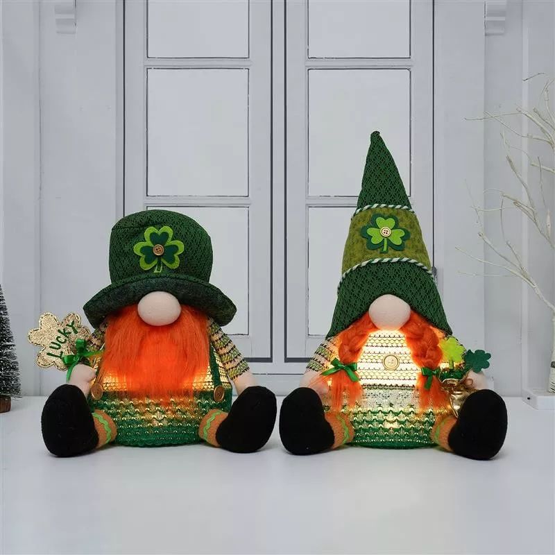 Gnome assis de 28/40 cm avec lumière chaude