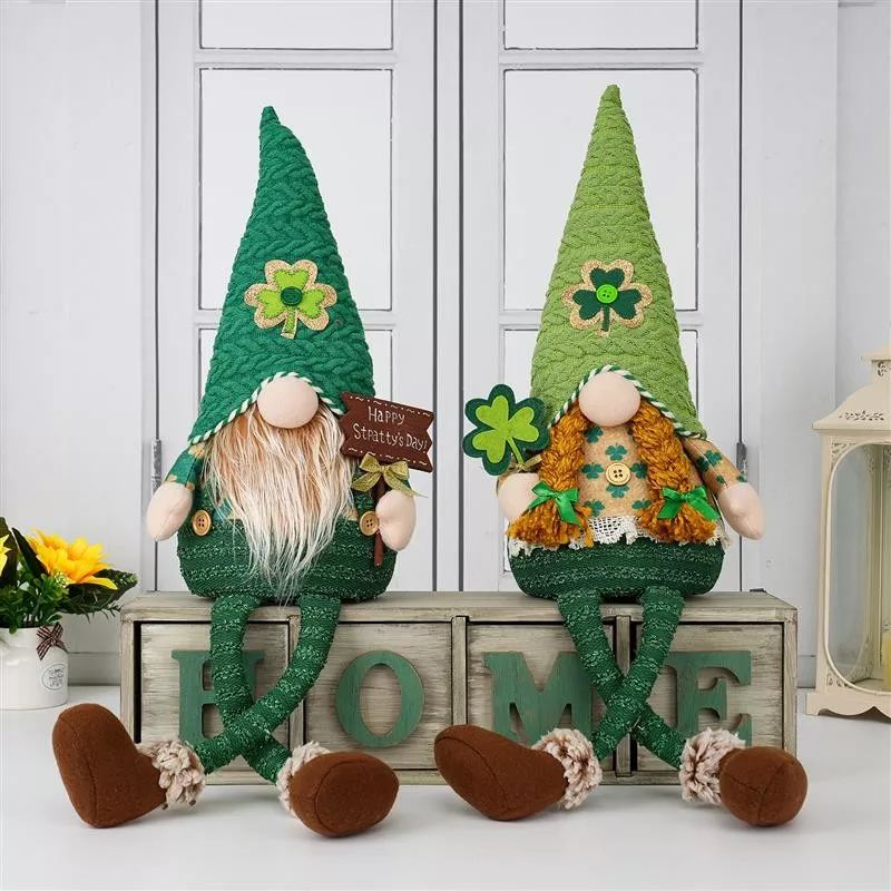 Gnome à pattes pendantes de 61 cm avec lumière chaude