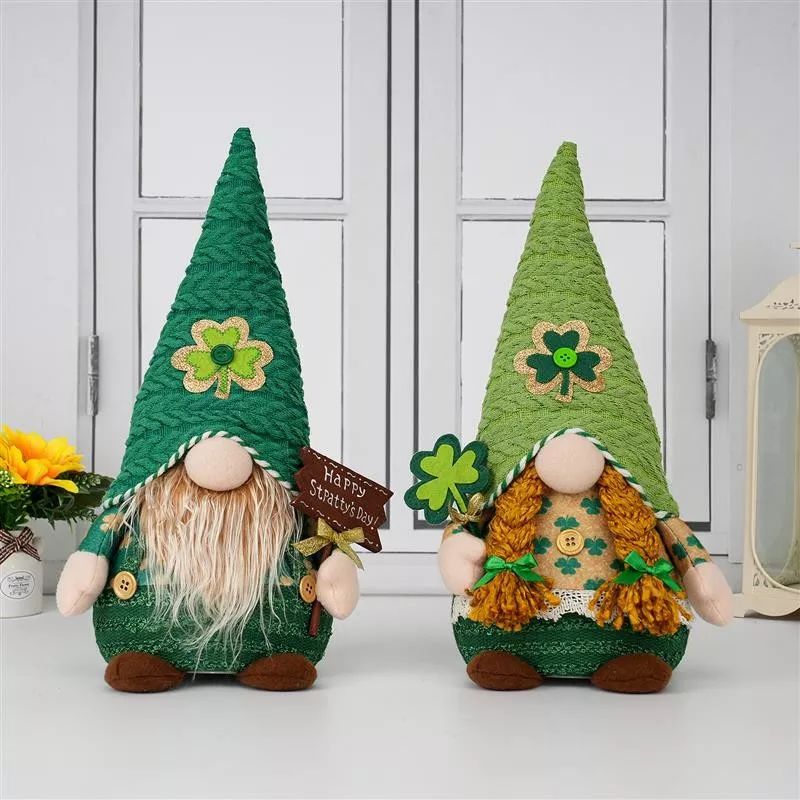 Gnome assis de 35 cm avec lumière chaude