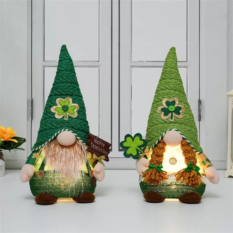 Gnome assis de 35 cm avec lumière chaude