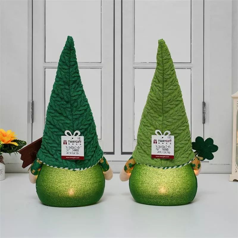 Gnome assis de 35 cm avec lumière chaude