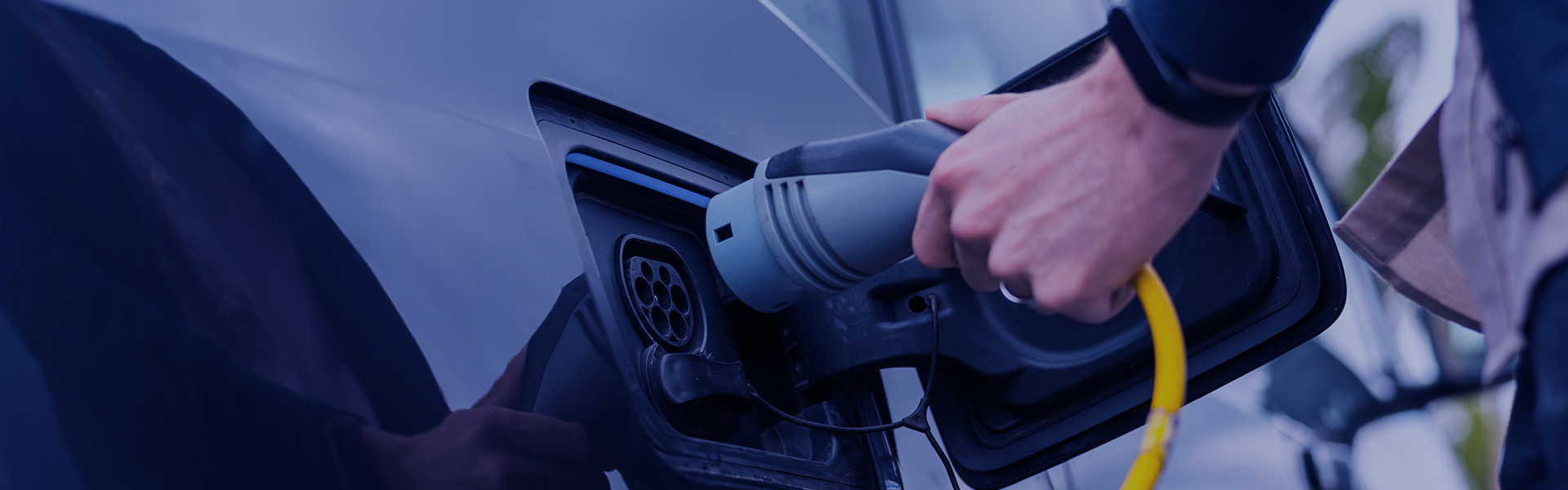 Intelligent PCB Mounted Automotive Fuse Box