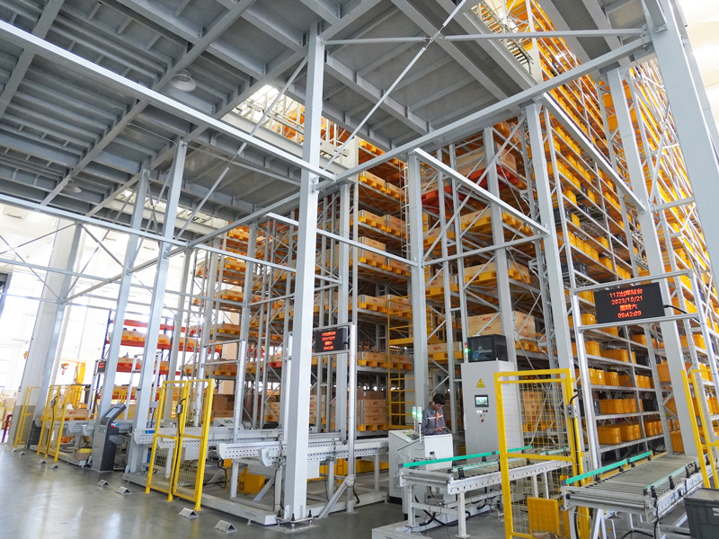 “Goods-to-Person”-Picking-of-Multi-Size-Mechanical-Products