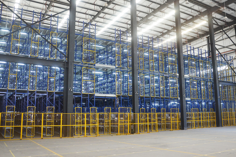 High-Density,-High-Throughput-E-commerce-Logistics4