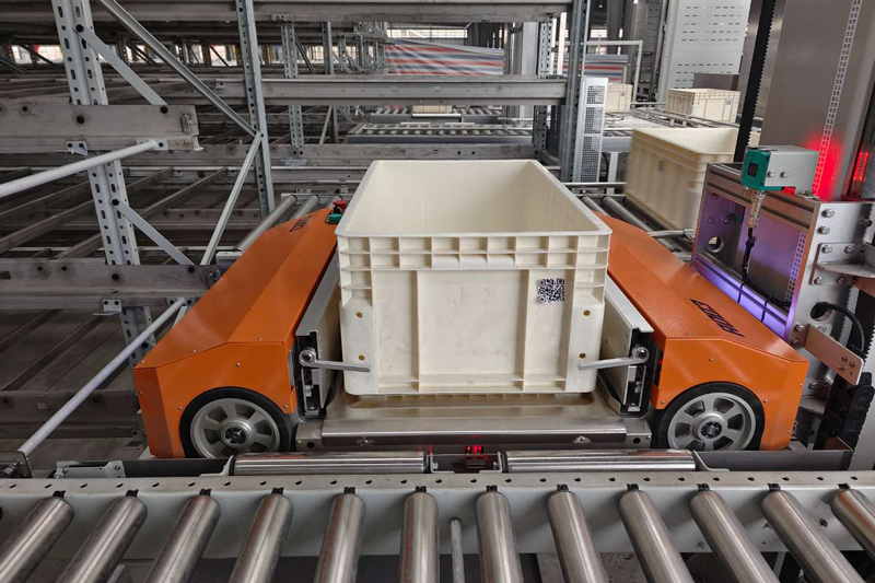 Tote-Shuttle-AS-RS-with-Goods-to-Person-Picking4