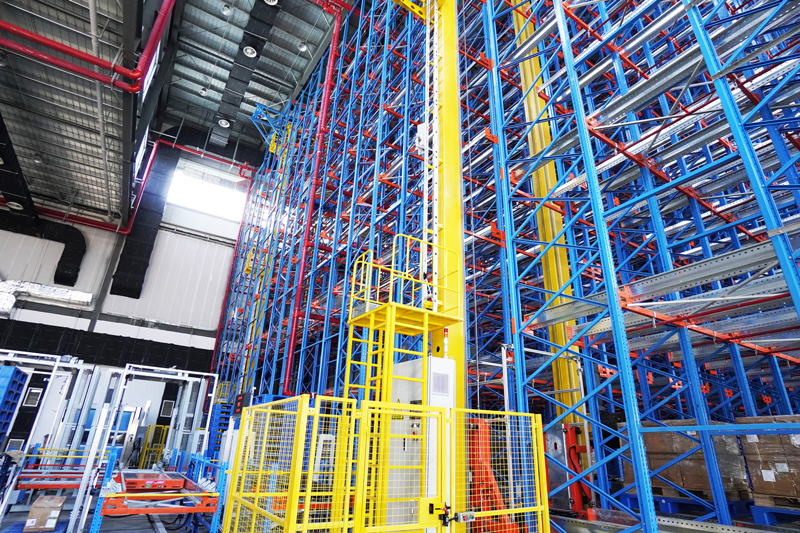 Stacker-Crane-+-Shuttle-Robots-Empower-High-Value-Material-Storage3