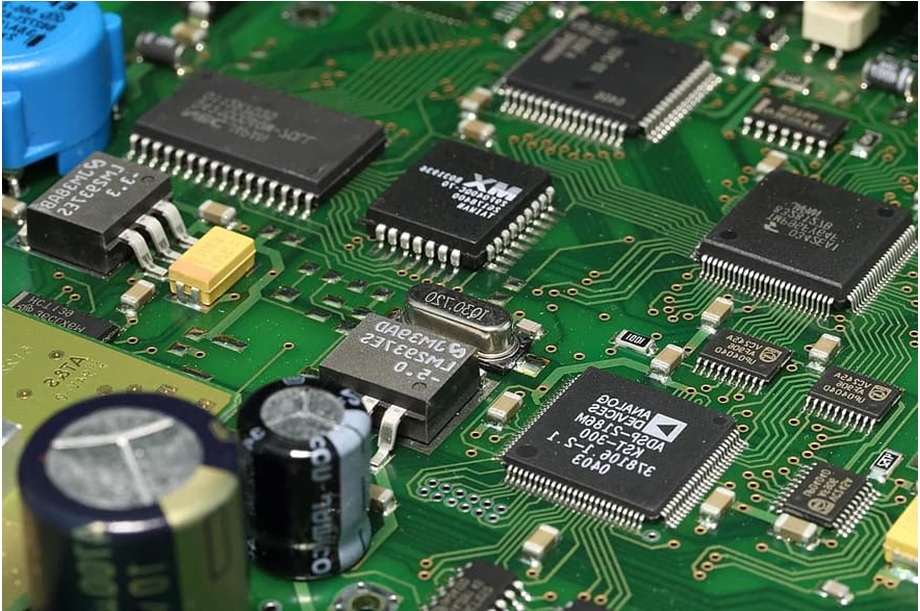 Application & Selection of RF Inductors for Marine Communication, Walkie-talkies, EV Chargers & Car Infotainment