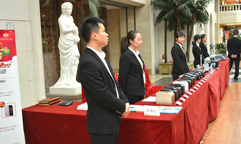“感恩见证未来”2015荣塔周年庆典主题派对圆满落幕(11).jpg