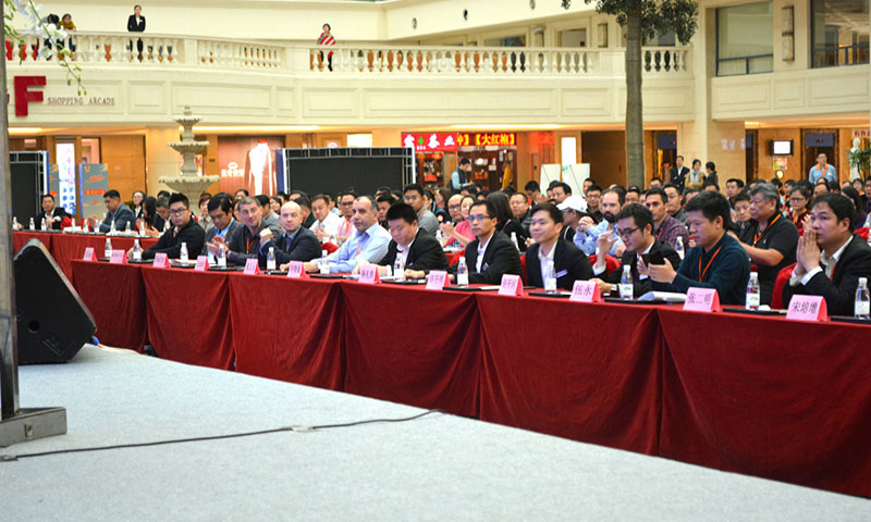 “感恩见证未来”2015荣塔周年庆典主题派对圆满落幕(12).jpg