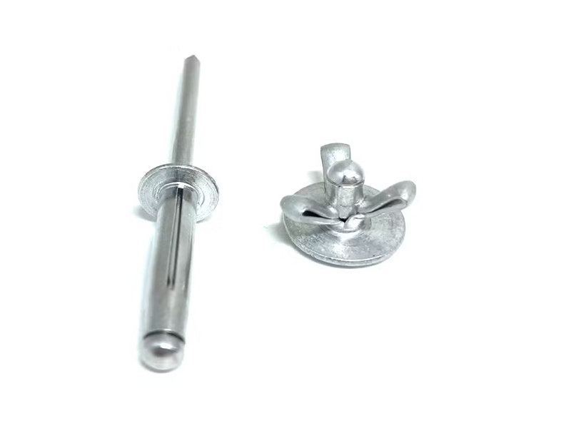 Rivet Pop Meletup Tiga Lipat
