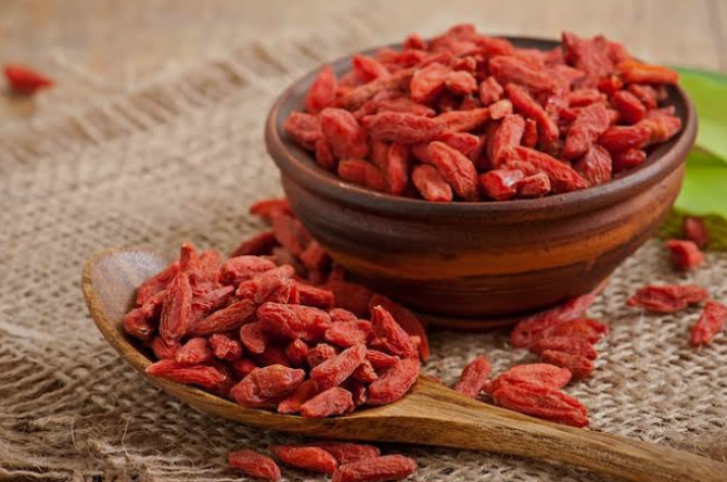 What Exactly Is Wolfberry Extract? A Complete Guide to Its Efficacy and Applications