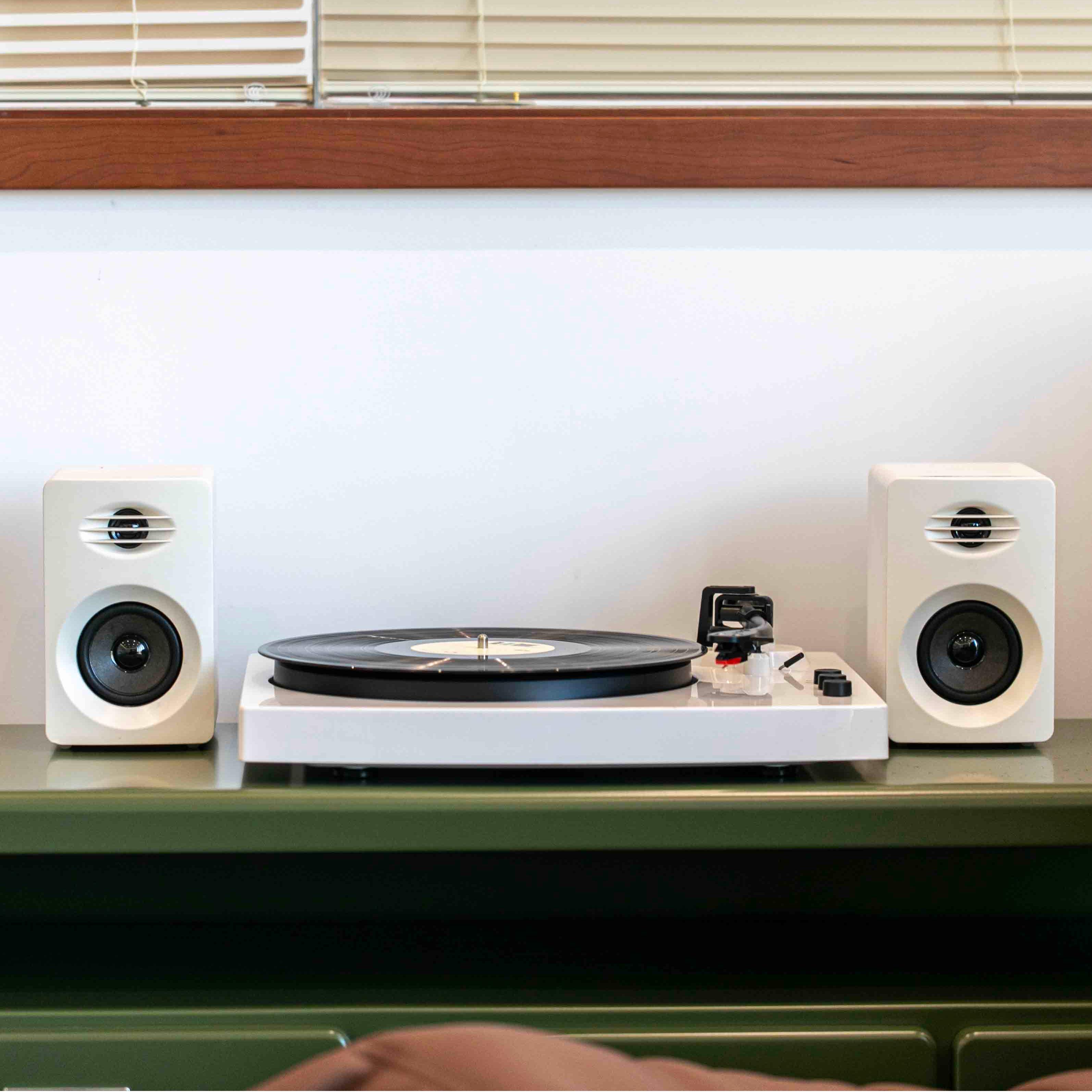 HP-TT71BHK Vinyl Record Player with Detachable Speaker System
