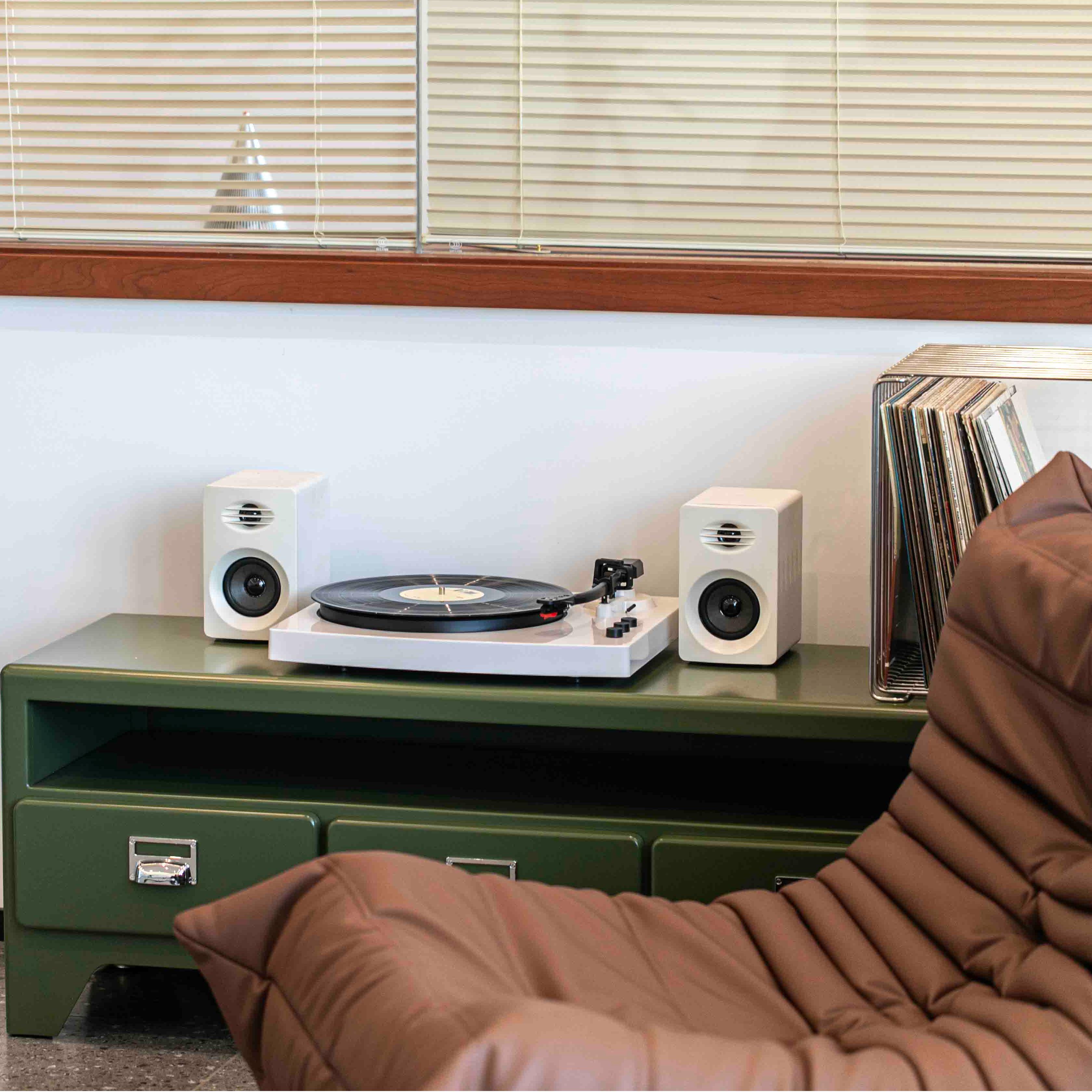 HP-TT71BHK VINYL RECORD PLAYER (2).jpg