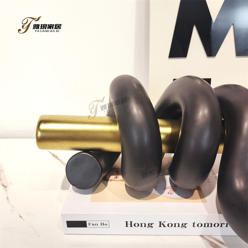 Yalang Home | Black and Gold Woven Artistic Decorative Piece, Reshaping the Aesthetic Tension of the Space