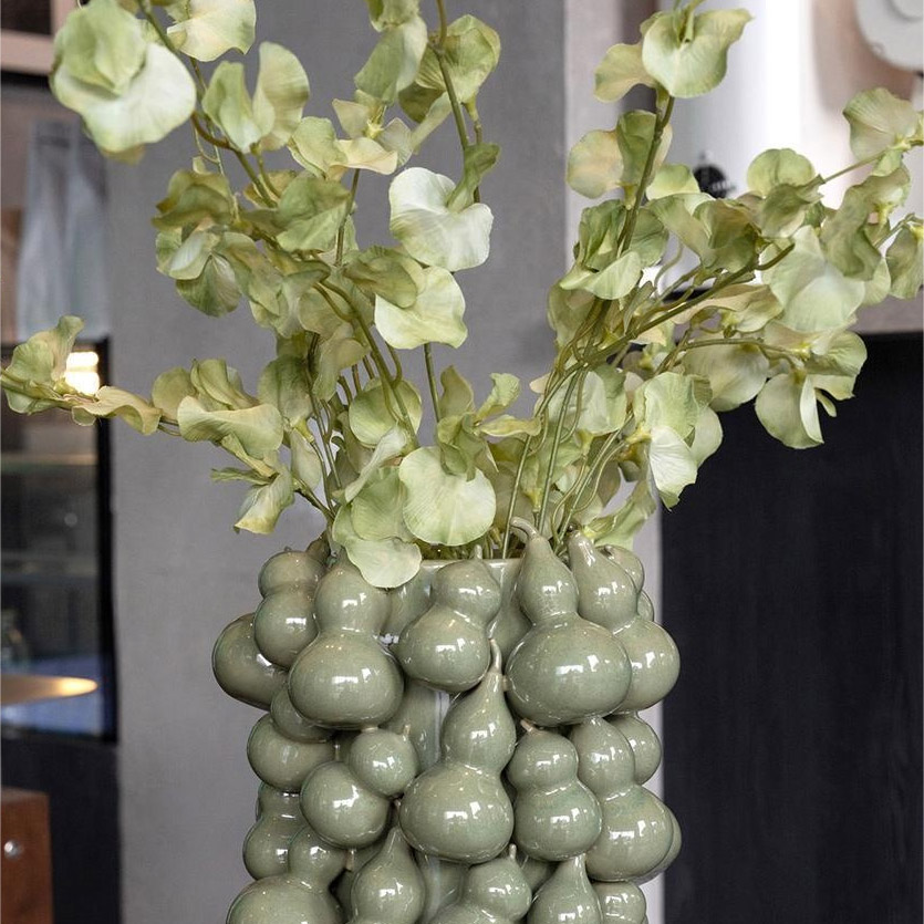 Exquisitely Crafted Ceramic Cluster - Shaped Gourd Vase (1)