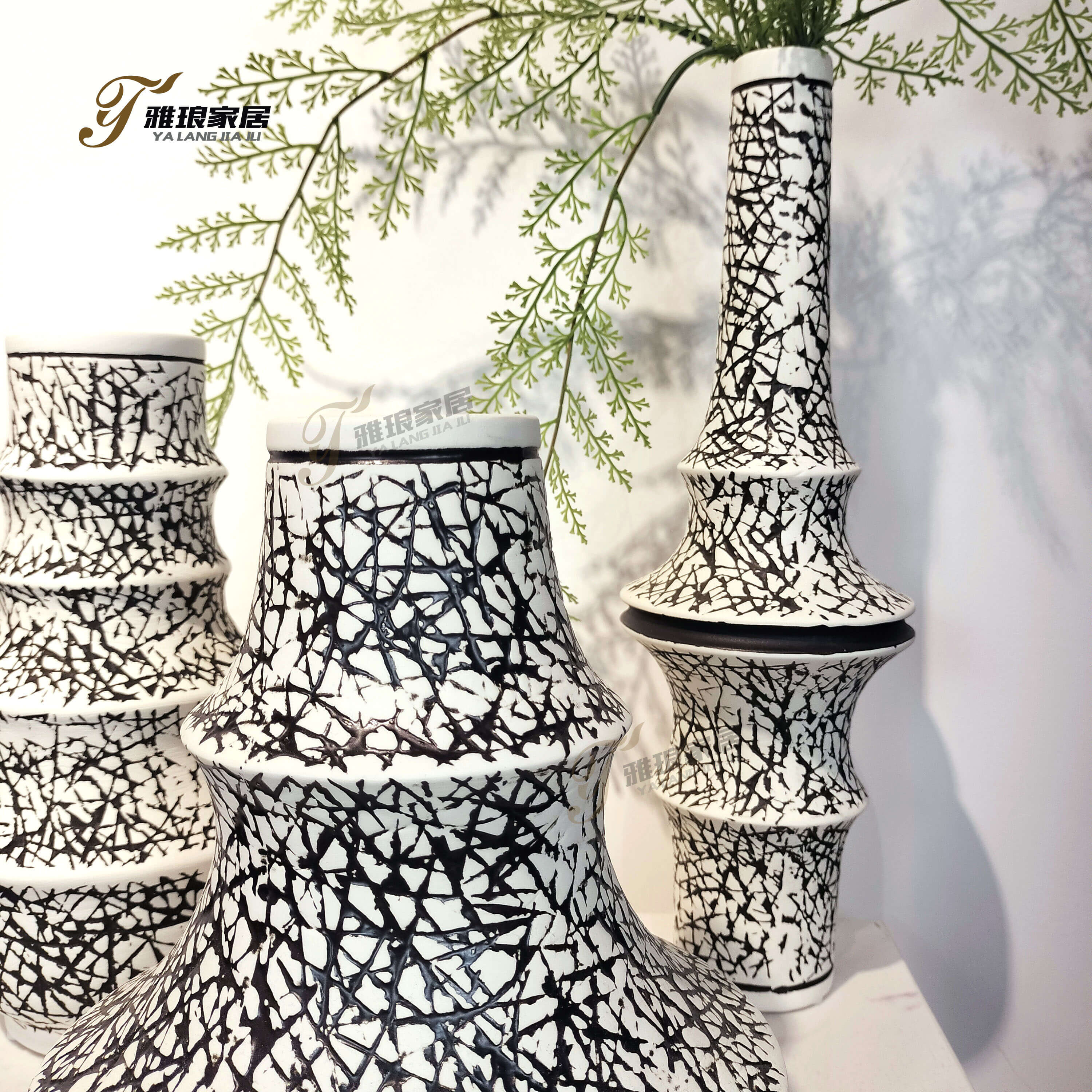 Black and White Textured Ceramic Vases: Artistic Statement Pieces for Modern Home Decoration