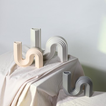 Modern Curved Ceramic Vases Set: Artistic Home Decor Accents in Soft Tones