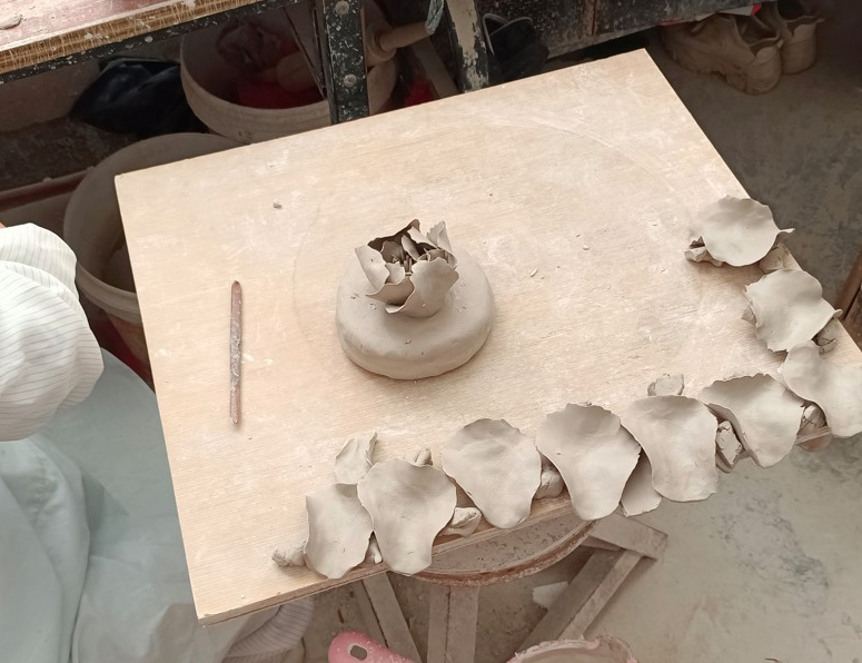 ceramic-handmade-flower-making-2