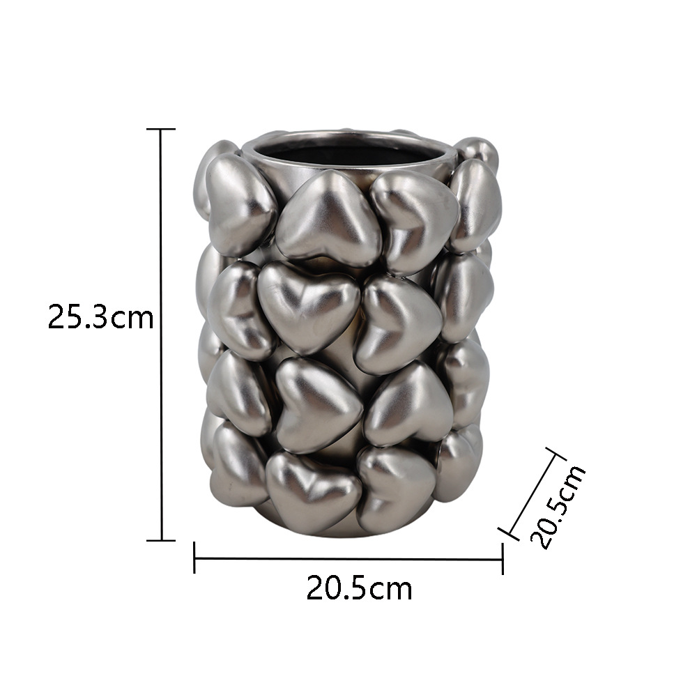 Ceramic handmade silver-colored heart-shaped vase2