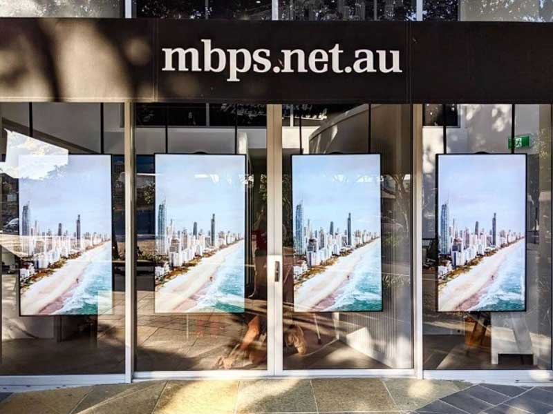 Australian Window Highlighting Screen Hotel Case