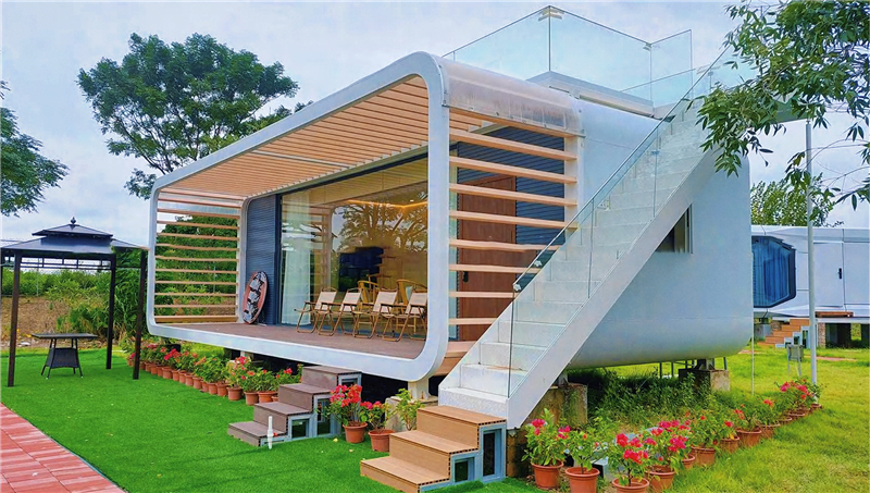 Space Capsule House01