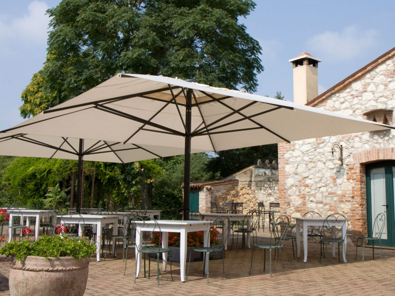 Commercial-Sun-Protective-LED-Umbrellas-for-Cafés-&-Terraces