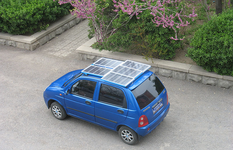 Solar panels are applied to low-speed electric vehicles.